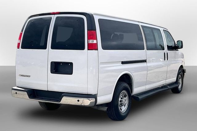 2023 Chevrolet Express Passenger 3500 1LT