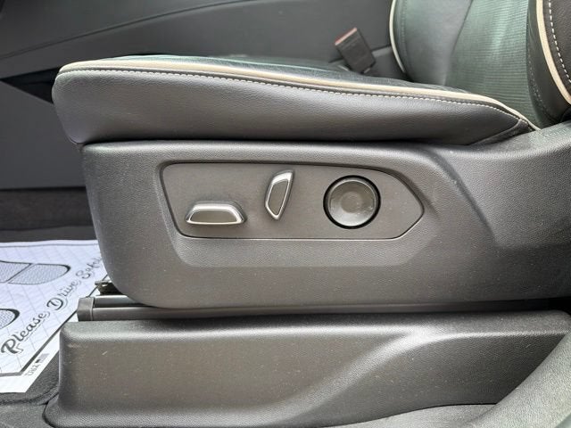 2022 Cadillac Escalade ESV Premium Luxury