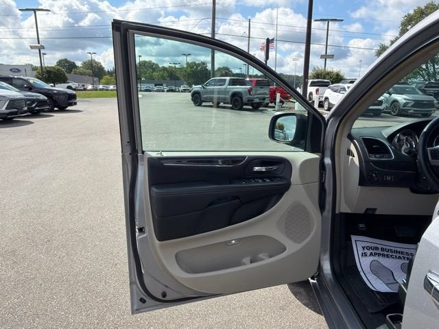2014 Chrysler Town & Country Touring-L