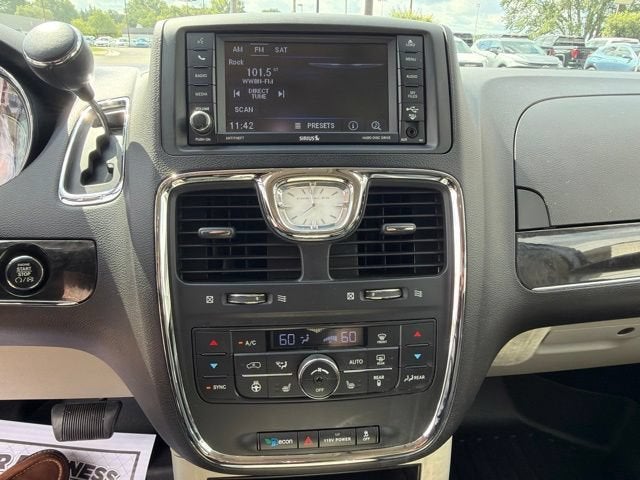 2014 Chrysler Town & Country Touring-L