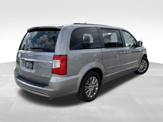 2014 Chrysler Town & Country Touring-L
