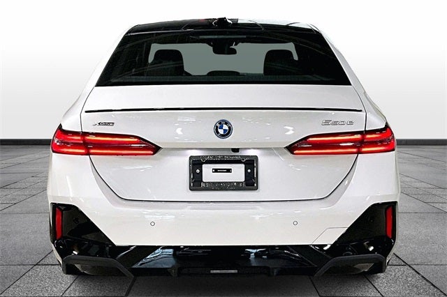2026 BMW 5 Series 550e xDrive