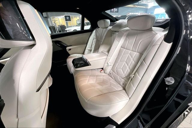 2027 BMW 7 Series 740i xDrive