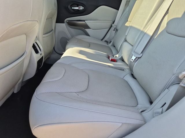 2019 Jeep Cherokee Overland