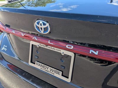 2021 Toyota Avalon Hybrid XLE Plus