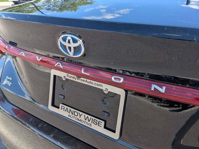 2021 Toyota Avalon Hybrid XLE Plus
