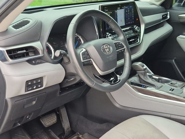 2022 Toyota Highlander Hybrid Platinum