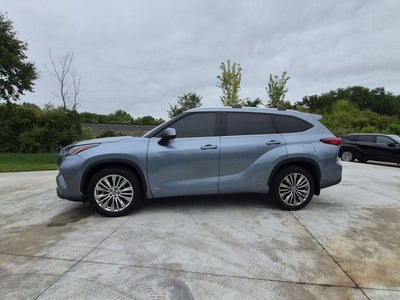 2022 Toyota Highlander Hybrid Platinum