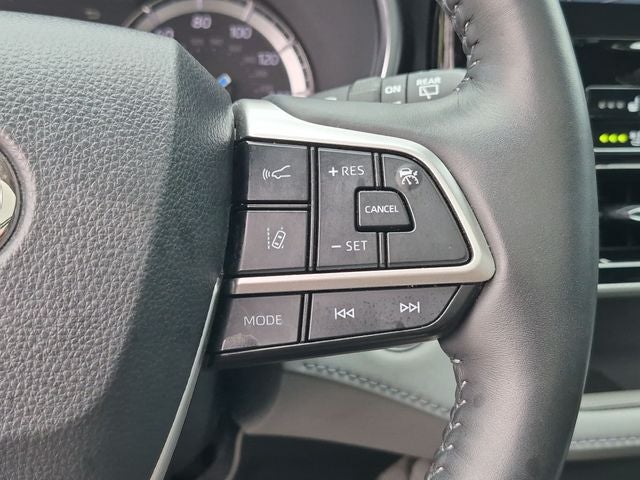 2022 Toyota Highlander Hybrid Platinum