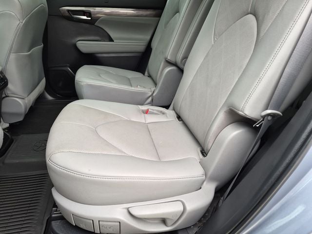 2022 Toyota Highlander Hybrid Platinum