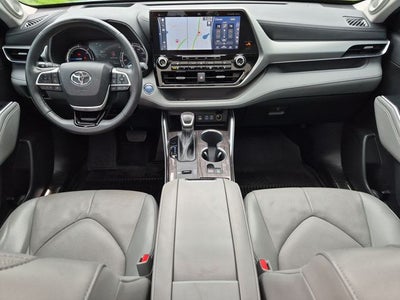 2022 Toyota Highlander Hybrid Platinum