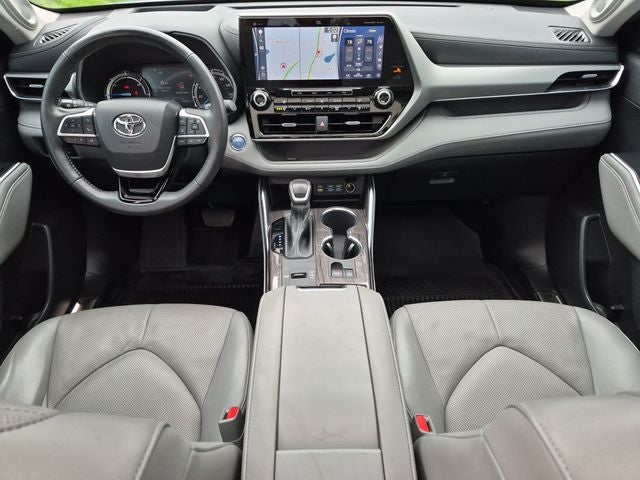 2022 Toyota Highlander Hybrid Platinum