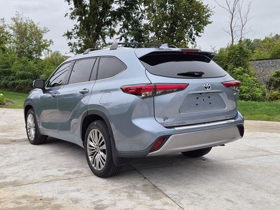 2022 Toyota Highlander Hybrid Platinum