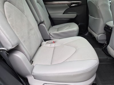 2022 Toyota Highlander Hybrid Platinum