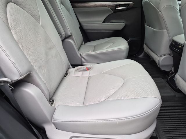 2022 Toyota Highlander Hybrid Platinum