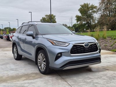 2022 Toyota Highlander Hybrid Platinum