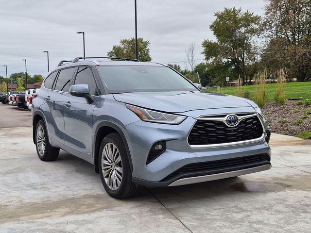 2022 Toyota Highlander Hybrid Platinum