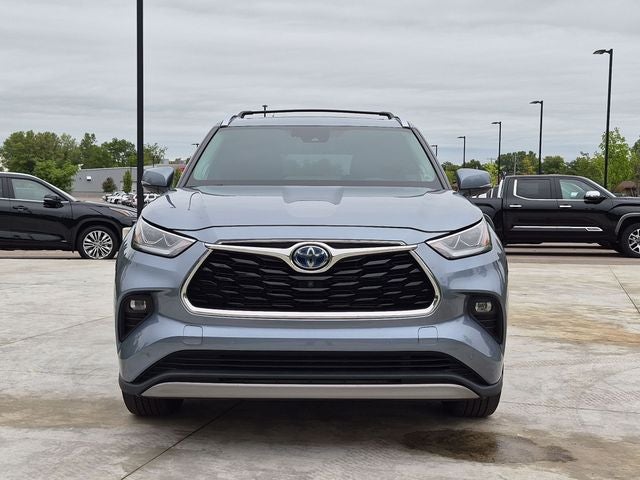 2022 Toyota Highlander Hybrid Platinum