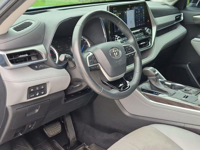 2022 Toyota Highlander Hybrid Platinum