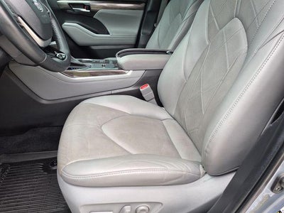 2022 Toyota Highlander Hybrid Platinum