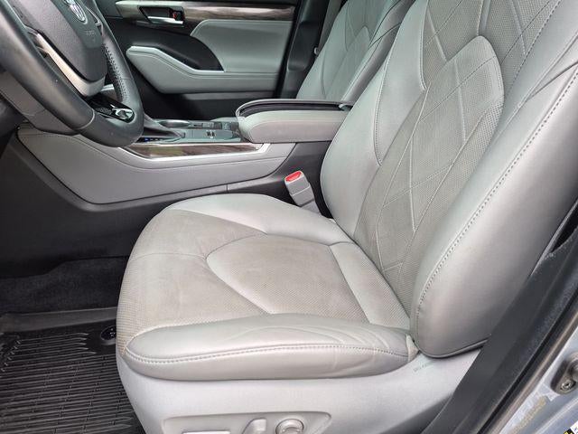 2022 Toyota Highlander Hybrid Platinum
