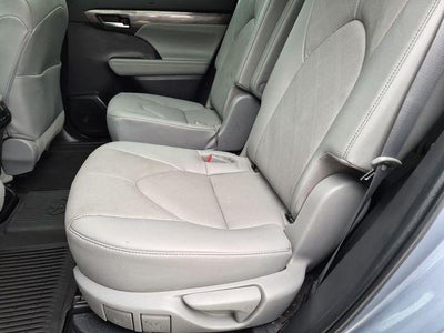 2022 Toyota Highlander Hybrid Platinum