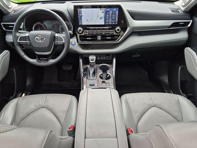 2022 Toyota Highlander Hybrid Platinum