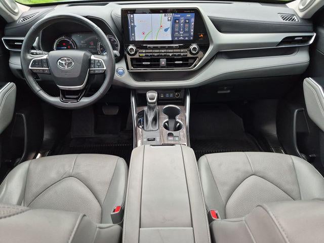 2022 Toyota Highlander Hybrid Platinum