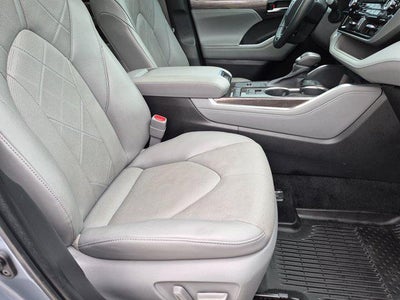 2022 Toyota Highlander Hybrid Platinum