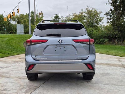 2022 Toyota Highlander Hybrid Platinum