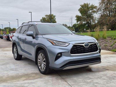 2022 Toyota Highlander Hybrid Platinum