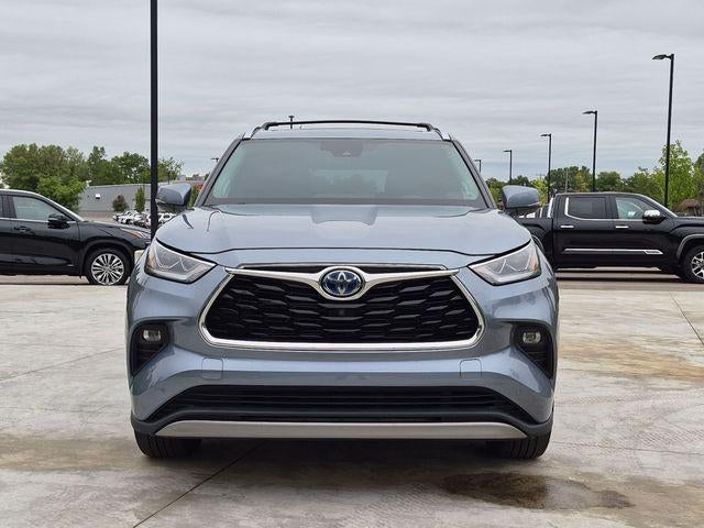 2022 Toyota Highlander Hybrid Platinum