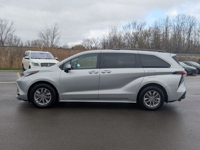 2022 Toyota Sienna XLE 7 Passenger
