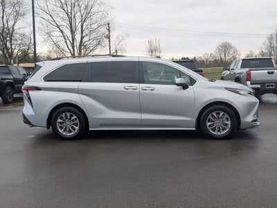 2022 Toyota Sienna XLE 7 Passenger