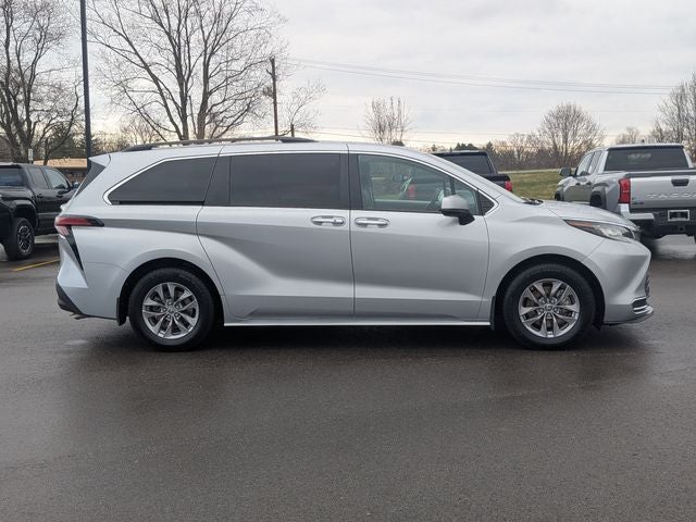 2022 Toyota Sienna XLE 7 Passenger