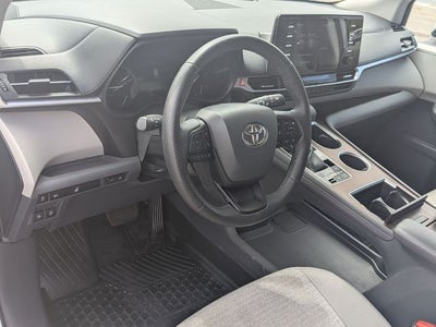 2022 Toyota Sienna LE 8 Passenger