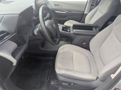 2022 Toyota Sienna LE 8 Passenger