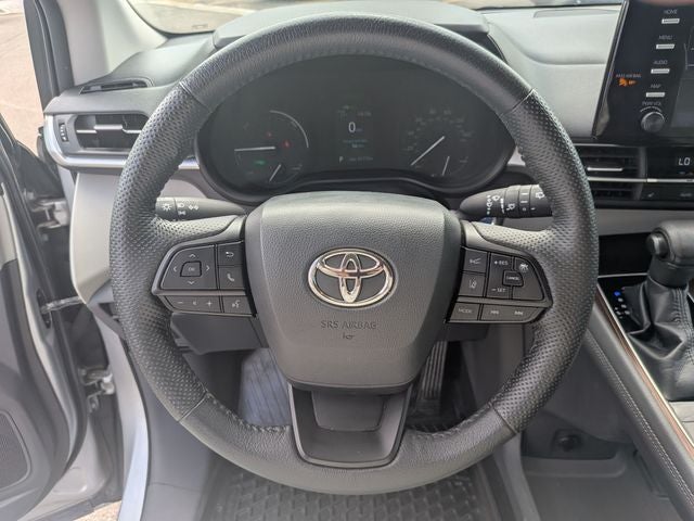 2022 Toyota Sienna LE 8 Passenger