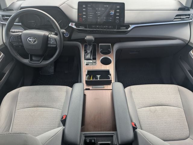 2022 Toyota Sienna LE 8 Passenger