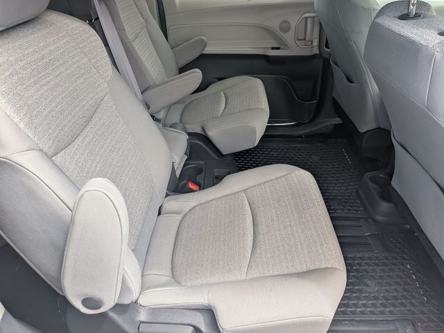 2022 Toyota Sienna LE 8 Passenger