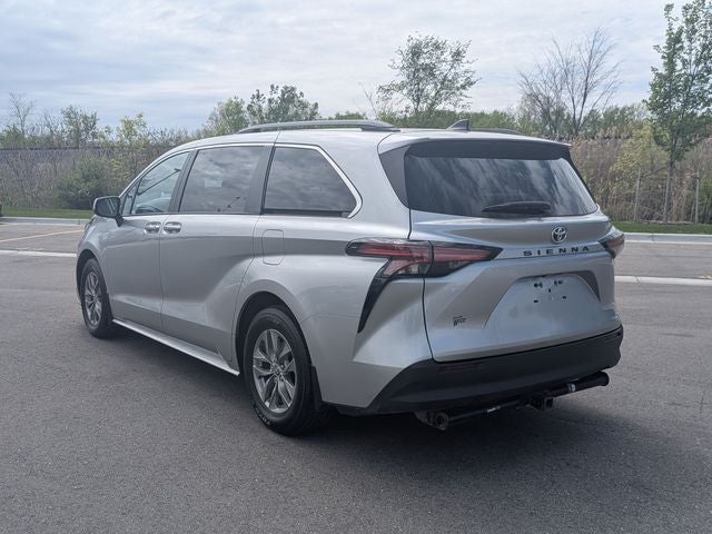 2022 Toyota Sienna LE 8 Passenger