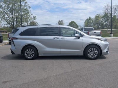 2022 Toyota Sienna LE 8 Passenger