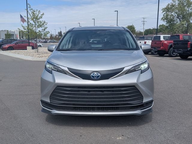 2022 Toyota Sienna LE 8 Passenger