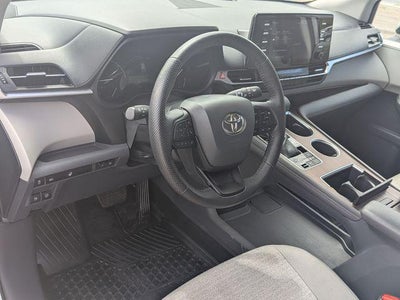 2022 Toyota Sienna LE 8 Passenger