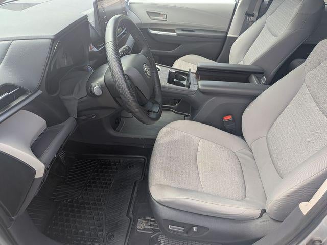 2022 Toyota Sienna LE 8 Passenger