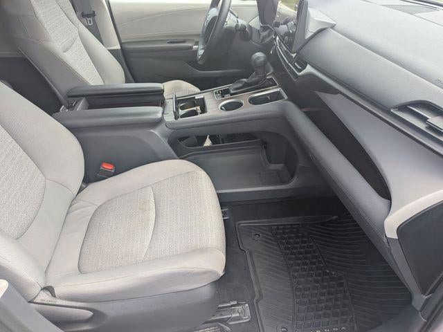 2022 Toyota Sienna LE 8 Passenger