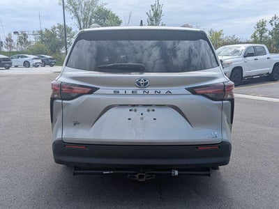 2022 Toyota Sienna LE 8 Passenger