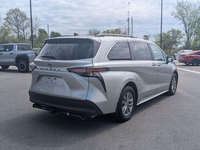 2022 Toyota Sienna LE 8 Passenger