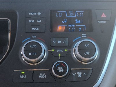 2015 Toyota SIENNA LE 3.5L LE 8 Passenger