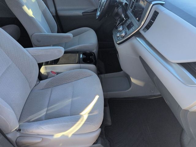 2015 Toyota SIENNA LE 3.5L LE 8 Passenger